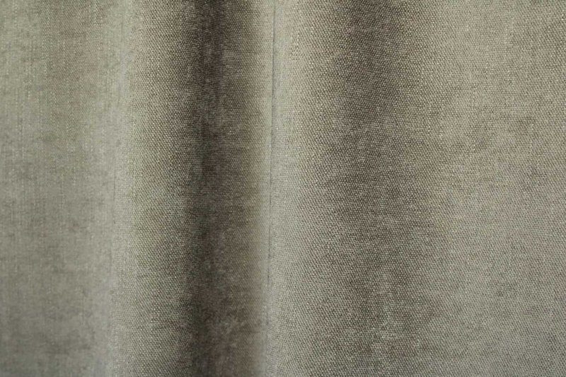 grijsgroen gordijnen, sfeerfoto van de gordijnen in de plooi