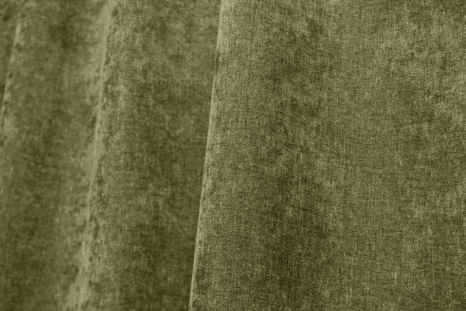 Stofdetails van groene chenille gordijnen met een zachte krijtlook – Okika
