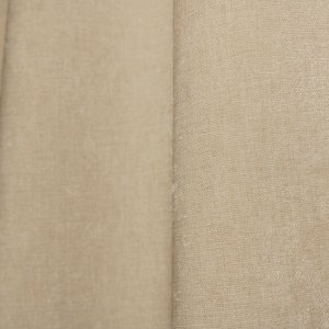 Ivoor chenille gordijnen in een lichte interieursetting, met de zachte krijtstructuur duidelijk zichtbaar.