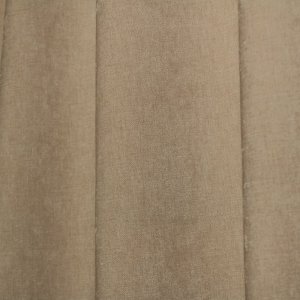 Ivoor chenille gordijnstof in close-up, met de zachte krijtstructuur duidelijk zichtbaar.