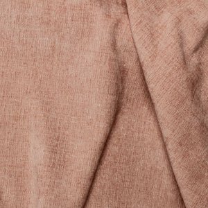 Stofstructuur van lichtroze teddy chenille gordijnen van Okika, van dichtbij gefotografeerd met duidelijk zicht ssot die over elkaar heen ligt.