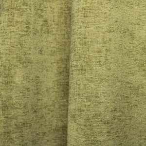 sfeerfoto van olijfgroene gordijnen uit de teddy cehnille collectie van okika