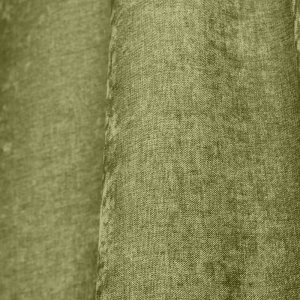 Stofdetails van pistachekleurige chenille gordijnen, met de zachte krijtstructuur duidelijk zichtbaar