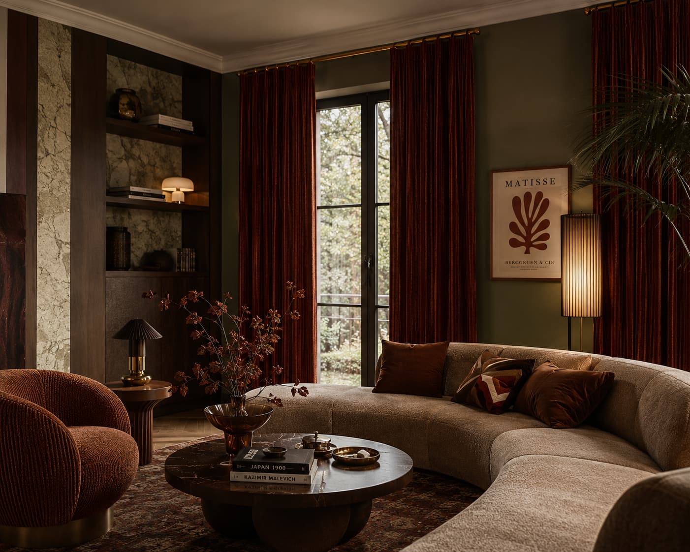 Roodbruine ribstof gordijnen in een retro interieur met warme houttinten, vintage meubels. sfeerimpressie van Interieursetting met gordijnen in plooi.