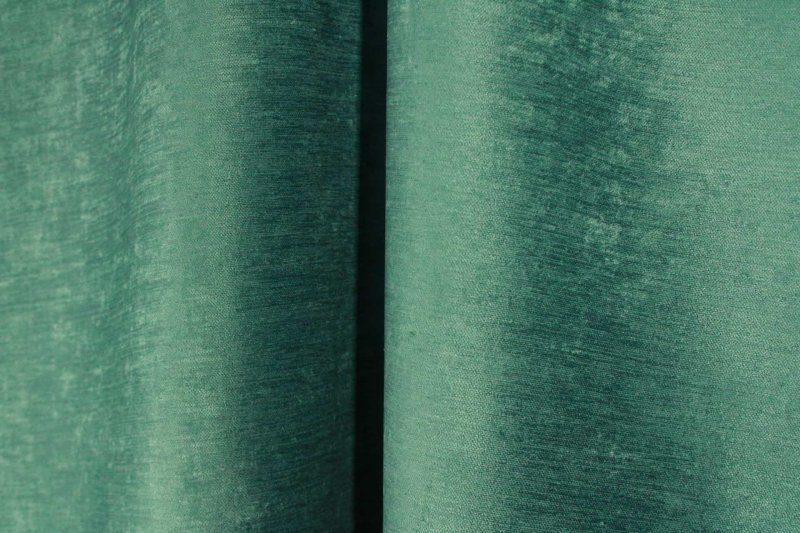 Petrolkleurige Zen Shade gordijnen, sfeerfoto in de plooi van het volledig verduisterende gordijn.