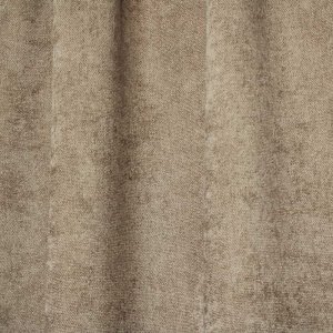 zacht taupe kleur gordijnen uit de imperial collectie, sfeer foto van de gordijnen mooi geplooid.