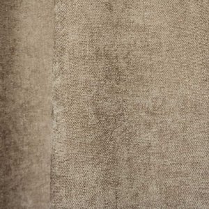 detail foto van de van de stofdetails van deze warme taupe kleur gordijnen uit de imperial collectie