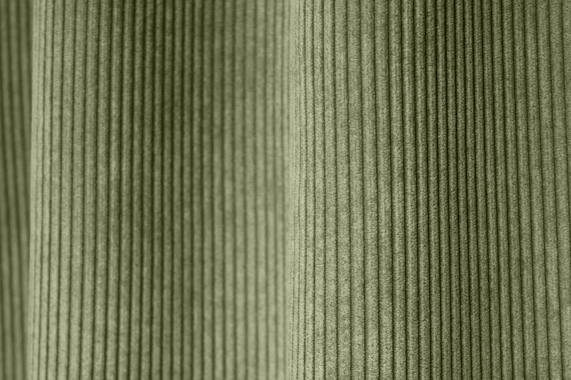 Sfeerfoto van zeegroene ribstof gordijnen, corduroy achtige weving