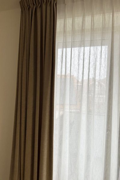 chenille-zand-gordijnen-recent-project-klant-slaapkamer