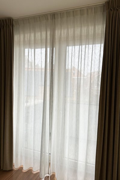 chenille-zand-gordijnen-recent-project-klant-slaapkamer-sfeer