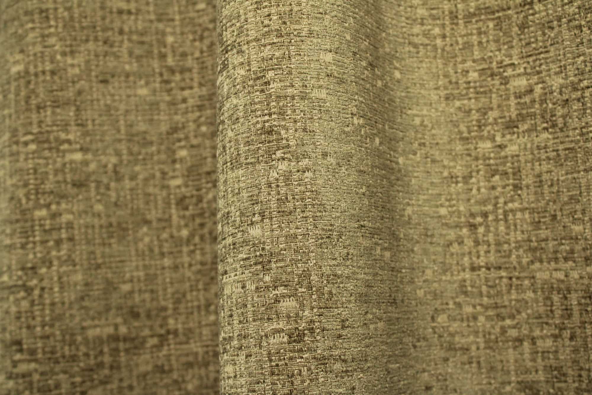 details van de groene gordijnen uit de teddy chenille collectie van okika. stofdetails