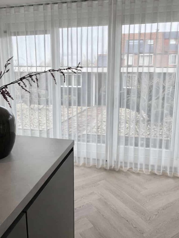 inbetween-metallic-gordijnen-ivoor-waveplooi-recentproject-klant inbetween-metallic-gordijnen-ivoor-waveplooi-recentproject-klant