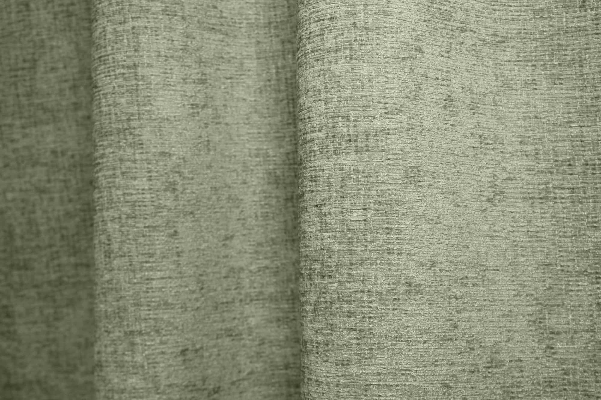 Sfeerfoto van mintgroene teddy chenille gordijnen van Okika, getoond in de plooi, met een frisse mintgroene kleur bij natuurlijk licht in het interieur.