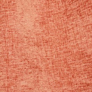 Stofdetails van roestkleurige teddy chenille gordijnen van Okika, met een volle, zachte structuur en gelijkmatige weving zichtbaar bij daglicht.