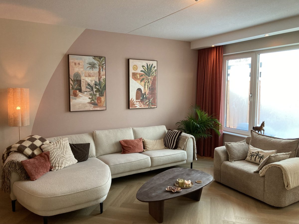 Florain-donker-roze-gordijnen-woonkamer--klant-sfeerfoto Florain-donker-roze-gordijnen-woonkamer--klant-sfeerfoto