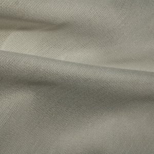 Ivoor inbetween vouwgordijnen uit de Saban collectie, sfeerfoto van vouwgordijnen met glans