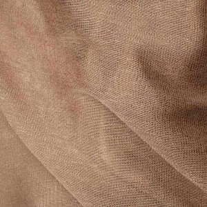 sfeerfoto van luxe roze inbetween vouwgordijnen met glas