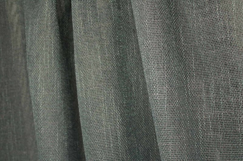 Blauwe inbetween gordijnen Felin met gemêleerde weving sfeerfoto in plooien