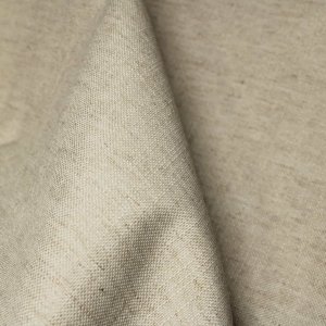 verduisterende linnenlook beige gordijnen met zichtbare stofstructuur in daglicht