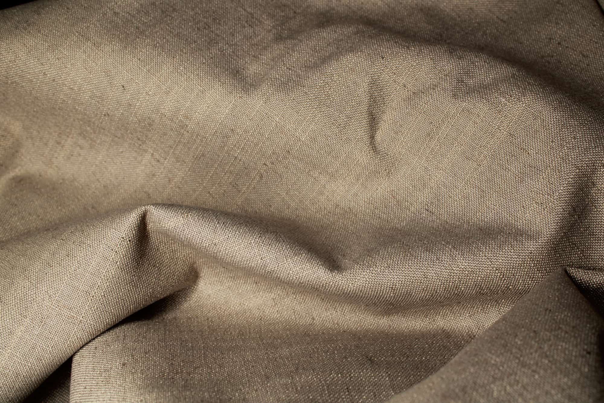 structuur van taupe linnenlook gordijnstof met verduisterende werking