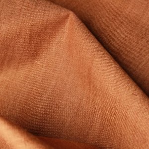 verduisterende linnenlook terra gordijnen met grove stofstructuur in daglicht