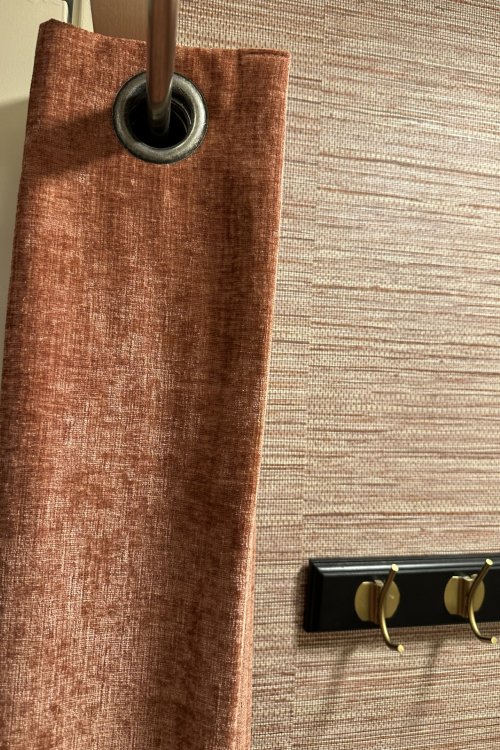 chenille-velvet-mauve-gordijn-opringen-recentproject-klant-closeup