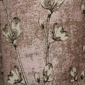 Roze jacquard flora gordijnen stofdetails met ingeweven takjes en blaadjes