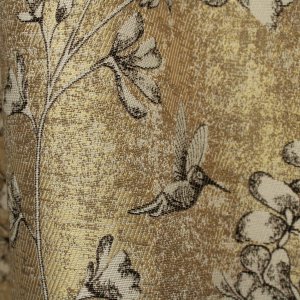 goudkleurige gordijnen met subtiel jacquard vogelpatroon sfeerfoto in plooien