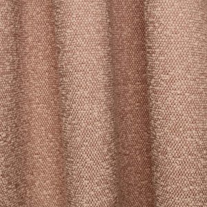 Licht roze bouclé gordijnen met zachte structuur op een sfeerbeeld met gordijnen in plooi