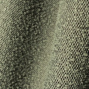 Zeegroene bouclé gordijnen die elegant in plooien vallen op een interieur sfeerfoto