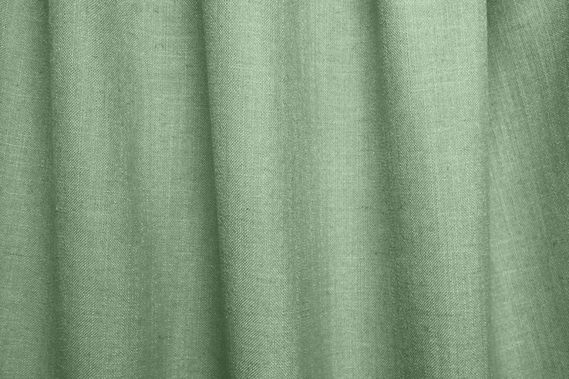 sfeerfoto van mintgroene linnen look gordijnen in plooi, frisse en lichte kleur uit de Elegance collectie van OKIKA.