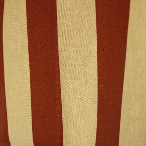 linnen look stof met strepen, de strepen zijn 5cm breed en hebben een terra kleur. Details van de stof weving