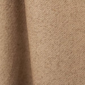 Close-up van taupekleurige Soft Bouclé met een fijne, gemêleerde structuur van boucle en linnen