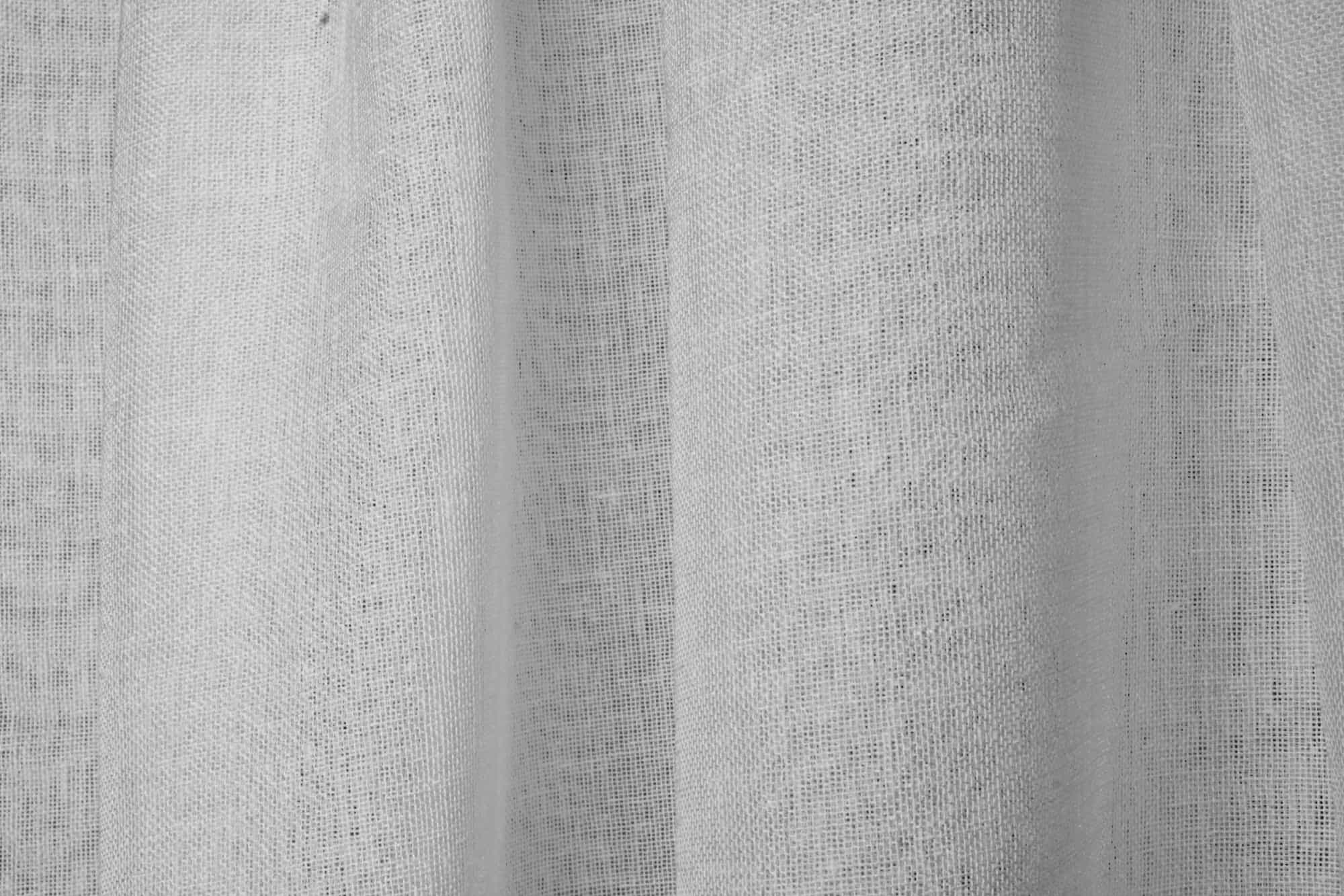 Close-up van de weefstructuur van witte vitrage gordijnen DES2623.